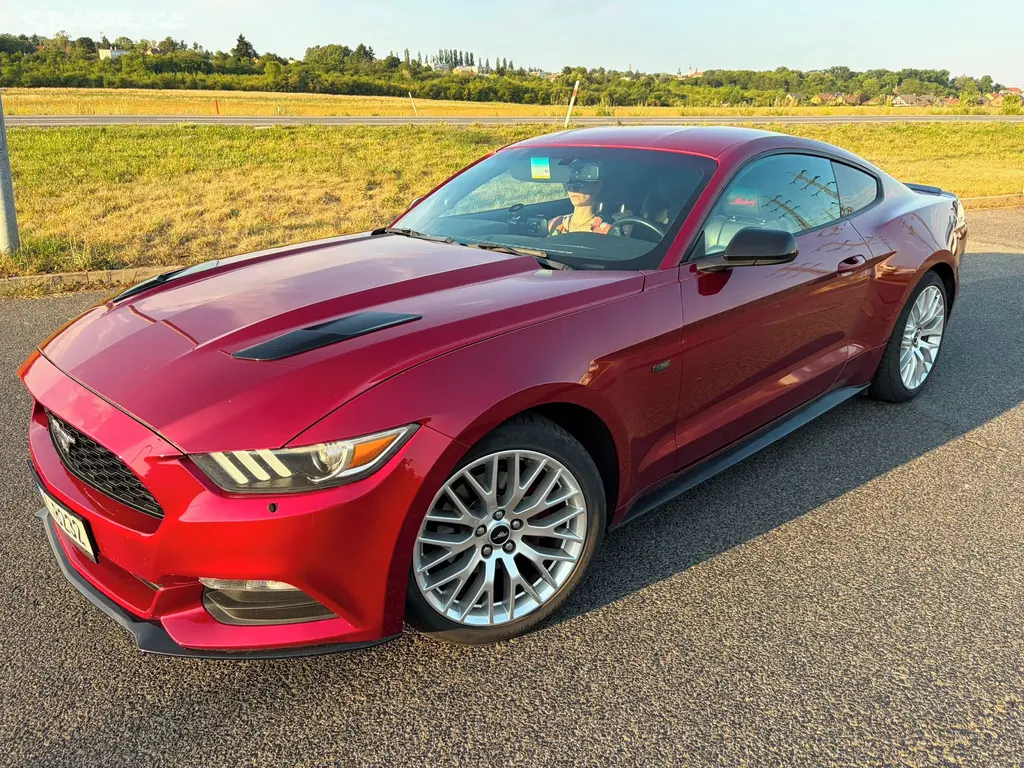Ford Mustang 3.7 V6, manuál, rok 2016